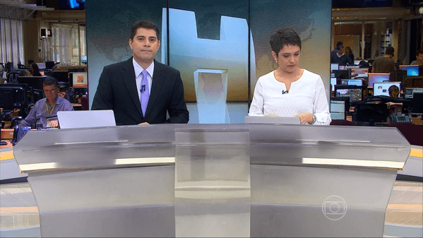 Sandra se emocionou após a reportagem (Foto: Reprodução)