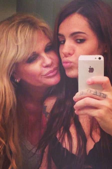 Monique Evans e namorada (Foto: Divulgação)