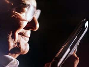 Mordomo atira em caseiros (Foto: TV Globo)