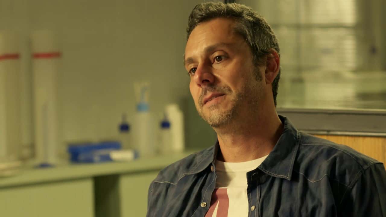 Romero (Alexandre Nero) em cena de "A Regra do Jogo" (Foto: Reprodução/Globo)