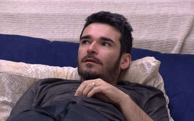 Alan está na mira de Talita (Foto: Reprodução/ Globo)