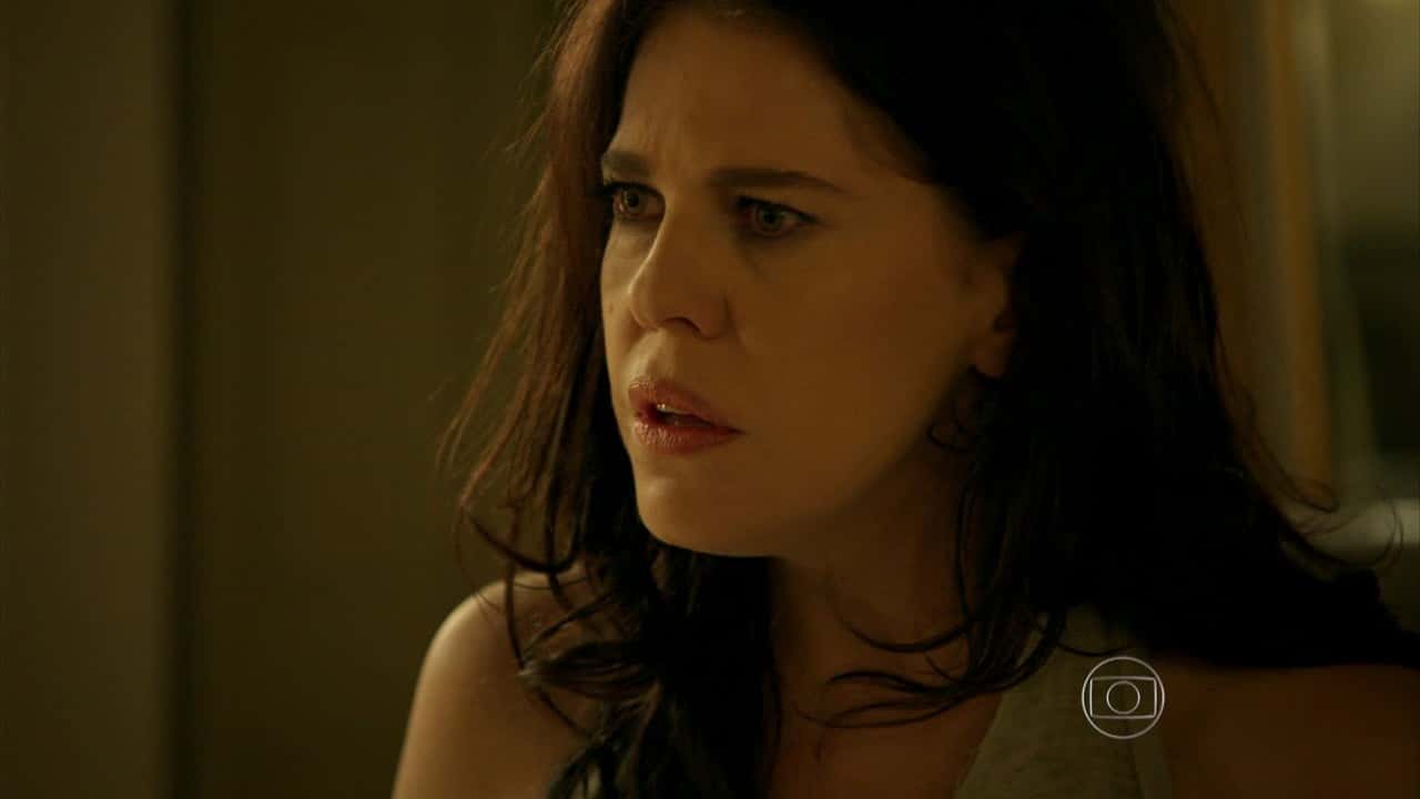 Nelita (Bárbara Paz) em cena de "A Regra do Jogo" (Foto: Reprodução/Globo)