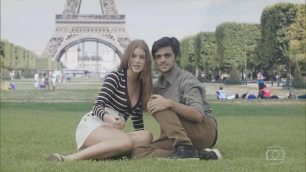 Eliza (Marina Ruy Barbosa) e Jonatas (Felipe Simas) no final de Totalmente Demais (Foto: Reprodução/Globo)