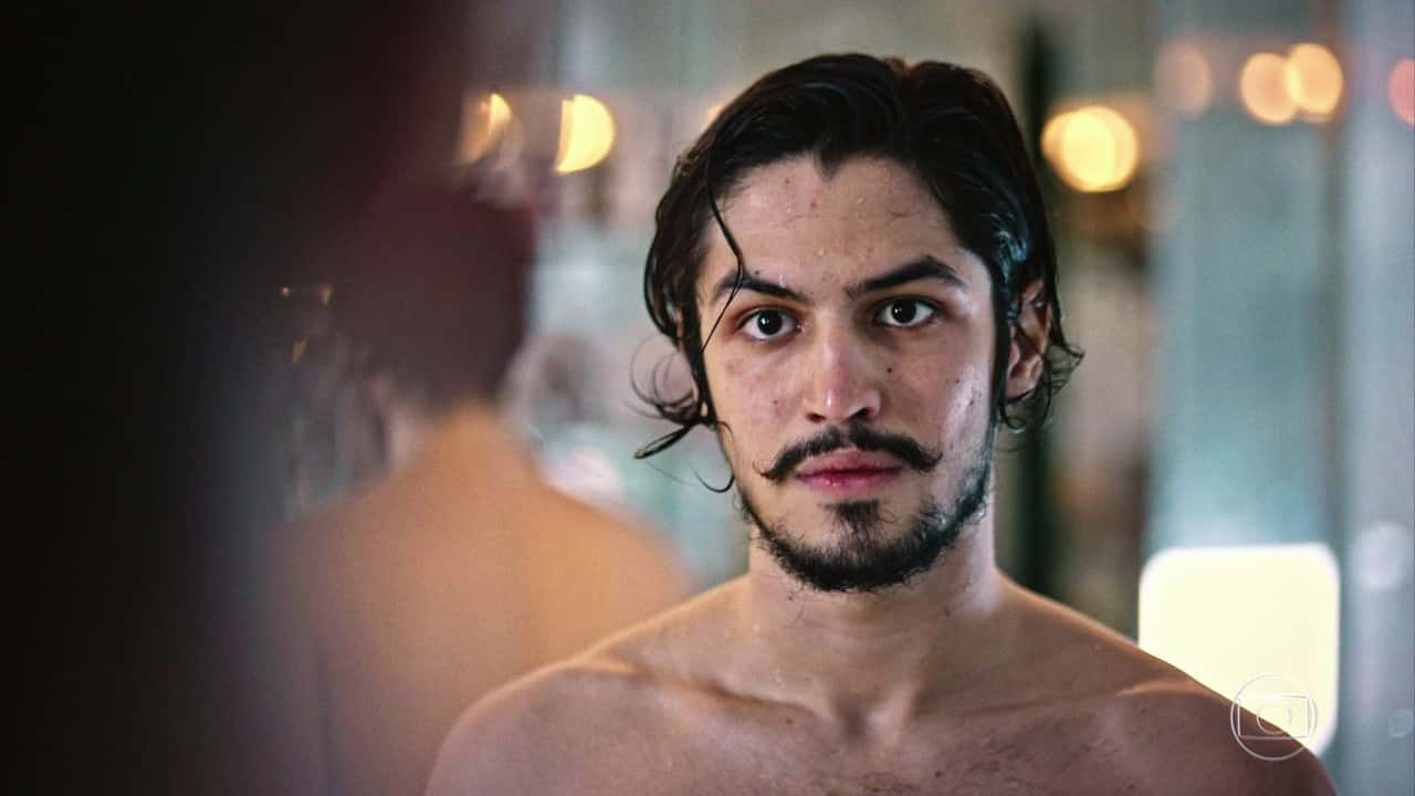Gabriel Leone em cena de "Velho Chico" (Foto: Reprodução/Globo)