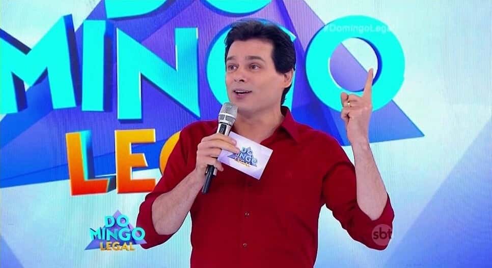Celso Portiolli no comando do Domingo Legal (Foto: Reprodução/SBT)