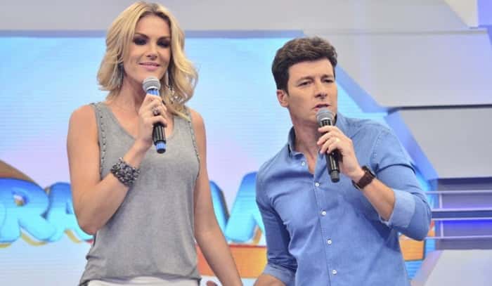 Ana Hickmann e Rodrigo Faro no "Hora do Faro" (Foto: Antonio Chahestian/Record)