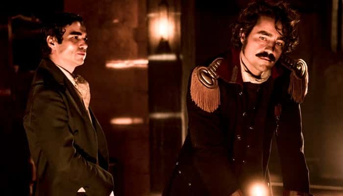 André (Caio Blat) e Tolentino (Ricardo Pereira) em cena de "Liberdade, Liberdade" (Foto: Globo/João Cotta)