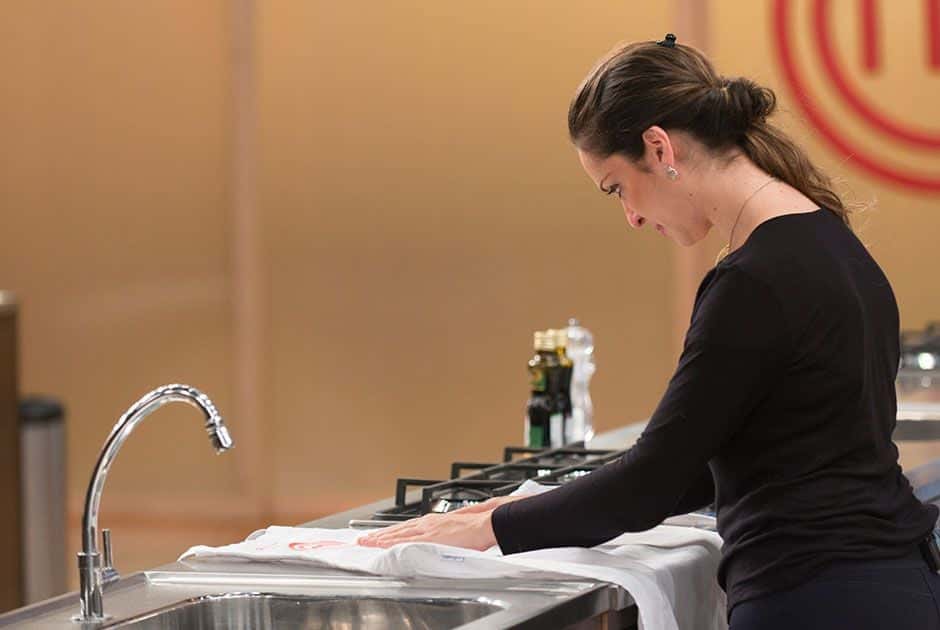 Raquel lamenta eliminação no MasterChef Foto: Carlos Reinis/Band