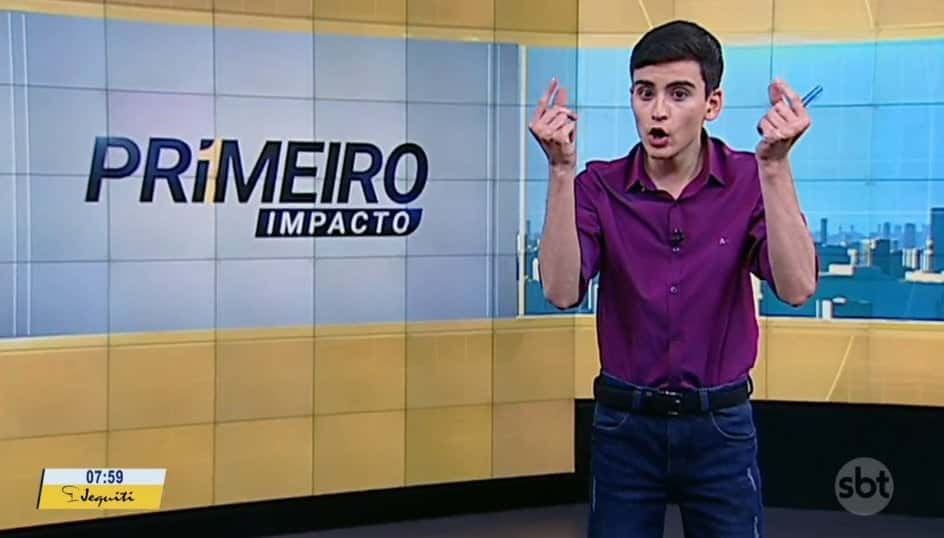 Dudu Camargo apresenta o "Primeiro Impacto" (Foto: Reprodução/SBT)