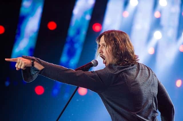 Gui Santiago (Vladimir Brichta) em gravação de prêmio de música em 'Rock Story' (Foto: Globo/João Cotta)