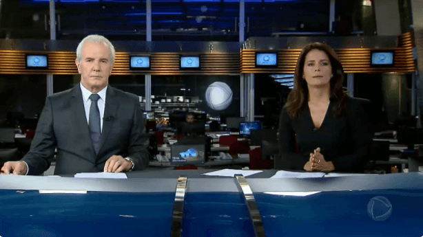 Celso Freitas e Adriana Araújo no comando do Jornal da Record. (Foto: Reprodução/Record)