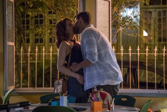 Gabriela (Camila Morgado) e Rafael (Carmo Dalla Vecchia) se beijam em cena de Malhação (Foto: Globo/Marília Cabral)