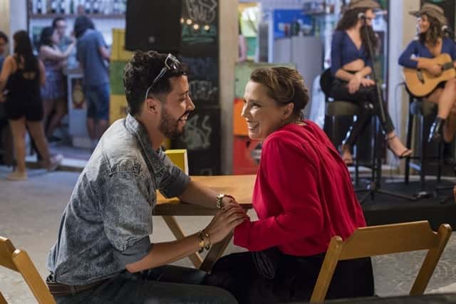 Getúlio (Arlindo Lopes) e Isadora (Ana Beatriz Nogueira) em cena de Malhação: Vidas Brasileiras (Foto: Globo/Marília Cabral)