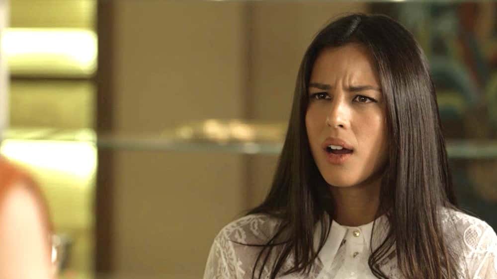 Laura (Yanna Lavigne) em cena da novela das 21h, O Sétimo Guardião (Foto: Reprodução)
