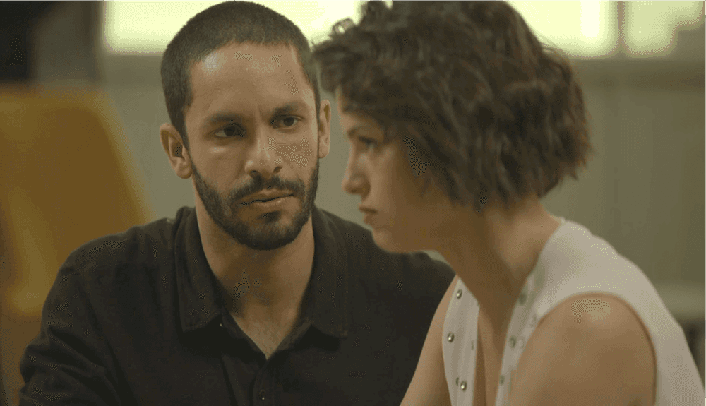 Josiane (Agatha Moreira) vai usar Téo (Rainer Cadete) para dar novo golpe em A Dona do Pedaço (Foto: Reprodução/Globo)