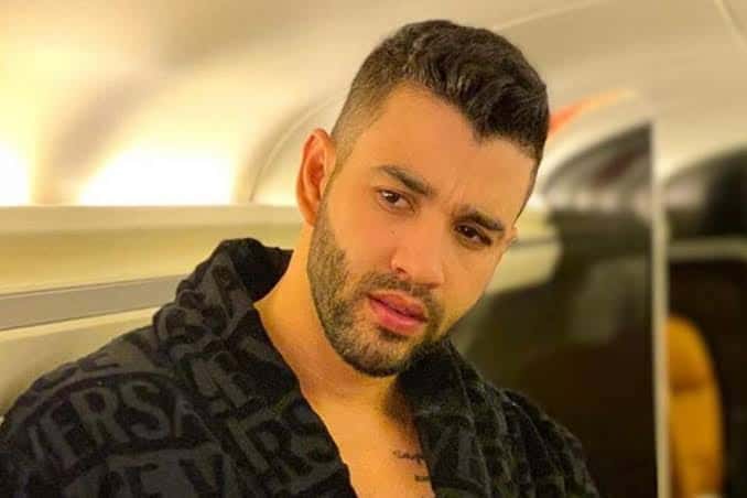 Gusttavo Lima compartilhou foto de mulher misteriosa (Foto: Reprodução)