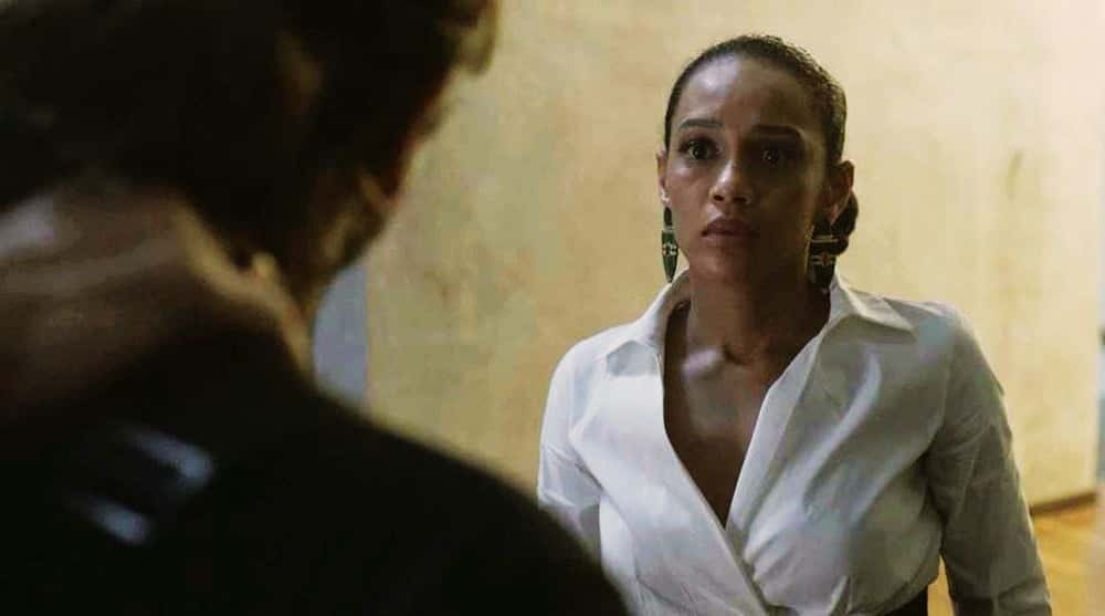 Vitória, interpretada por Taís Araujo, fica encrencada em Amor de Mãe (Foto: Reprodução/Globo)