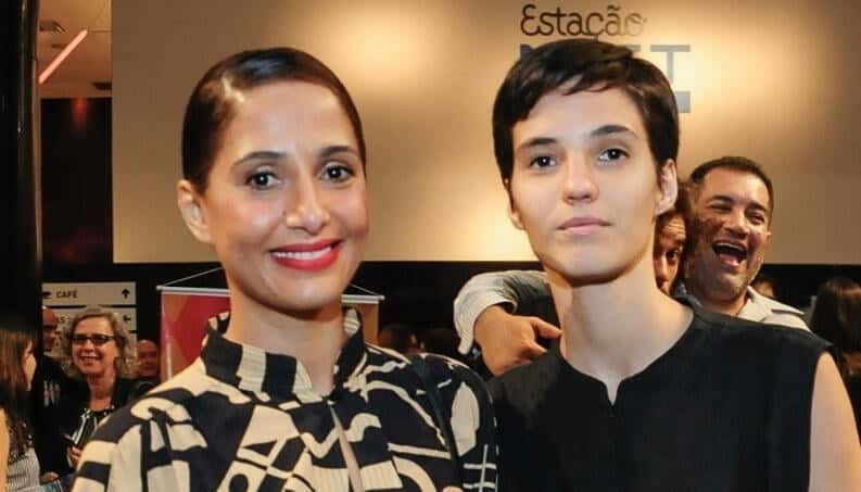 Camila Pitanga e a namorada (Foto: AGnews)