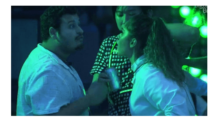 BBB 20: Victor Hugo discute com Gizelly e Manu (Foto: Reprodução/GloboPlay)