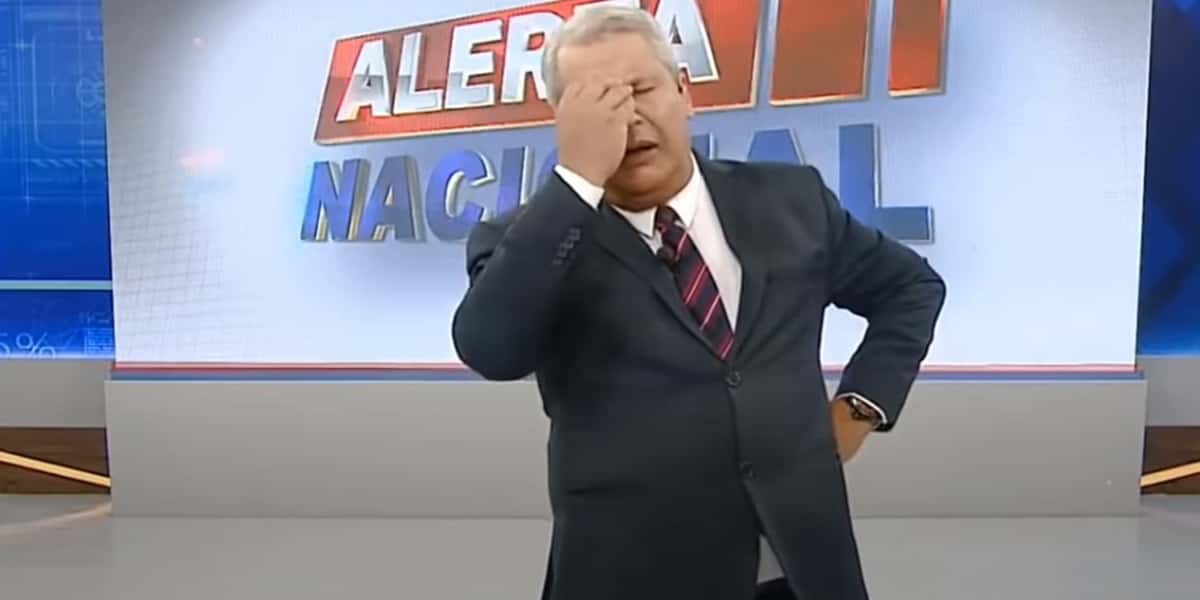 Sikêra Jr foi acusado de promover discurso de ódio contra a comunidade LGBT (Foto: Reprodução / RedeTV!)