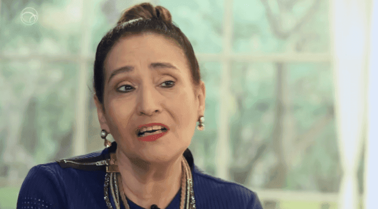 Sonia Abrão desceu a lenha sem dó ao vivo na RedeTV! (Foto montagem)
