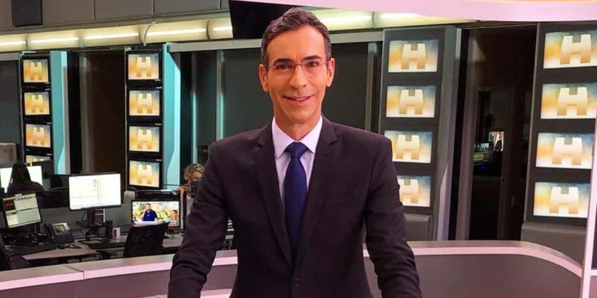 César Tralli no comando do "Jornal Hoje", da TV Globo (Foto: Reprodução/Instagram)