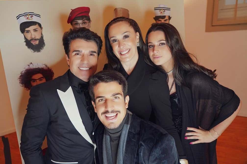 Claudia Raia, seu marido e seus dois filhos mais velhos (Foto: Divulgação)