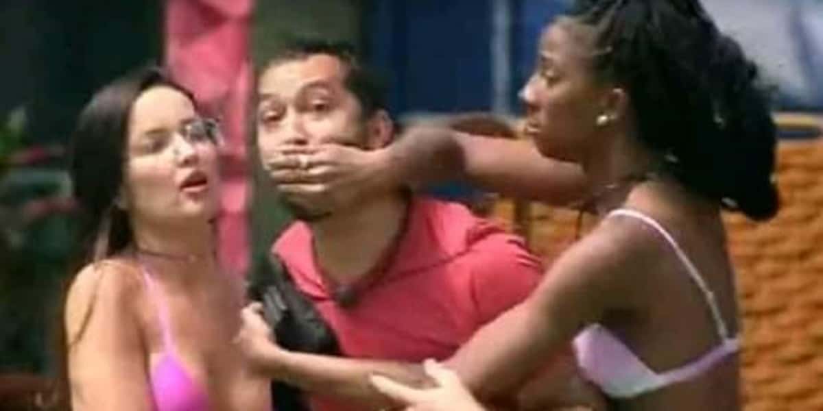 Gilberto teve um surto com Arthur e Karol Conká no "BBB 21" (Foto: Reprodução / TV Globo)