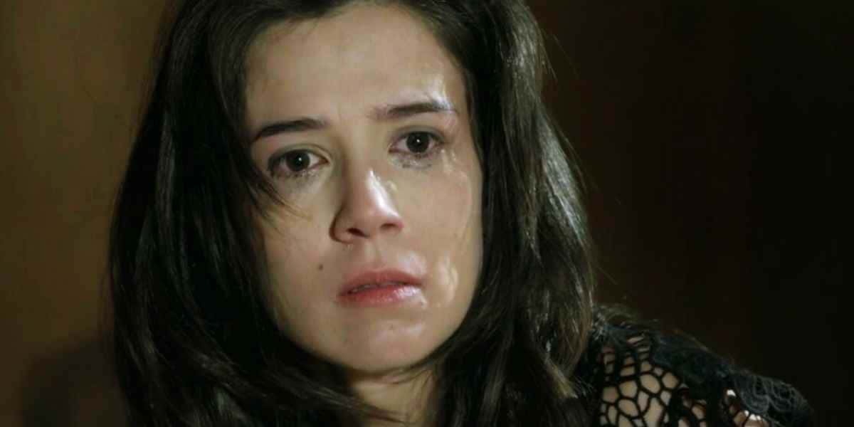 Cora não vai engolir essa história fácil em Império (Foto: Reprodução/Globo)
