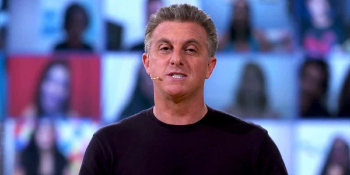 Luciano Huck no comando do Domingão (Foto: Reprodução / TV Globo)