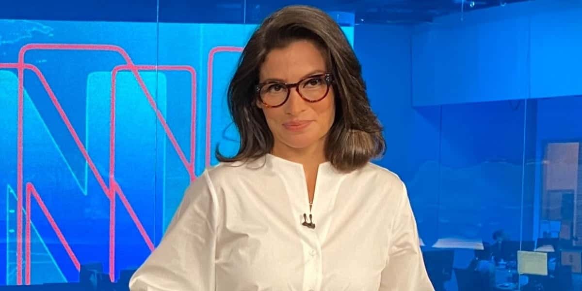 Renata Vasconcellos comanda o "Jornal Nacional" (Foto: Reprodução/TV Globo)