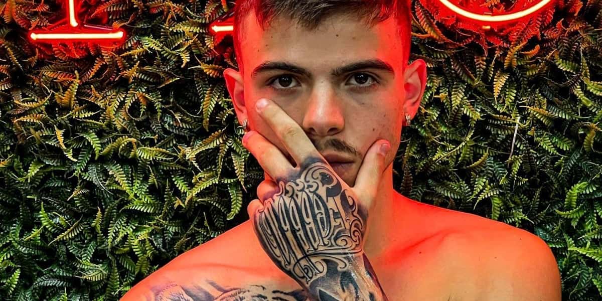 Thomaz Costa tem perfil adulto no onlyfans (Reprodução)
