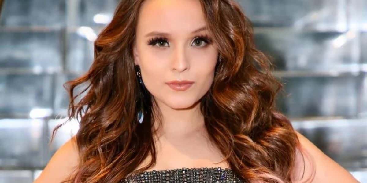 Larissa Manoela é atriz fixa da Globo (Reprodução)