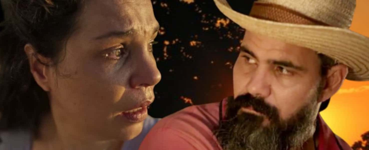 Pantanal – Maria Bruaca (Isabel Teixeira) desmascara Alcides (Juliano Cazarré) e fica em choque com descoberta: "O que é que é isso?" (Foto: Reprodução / Globo)
