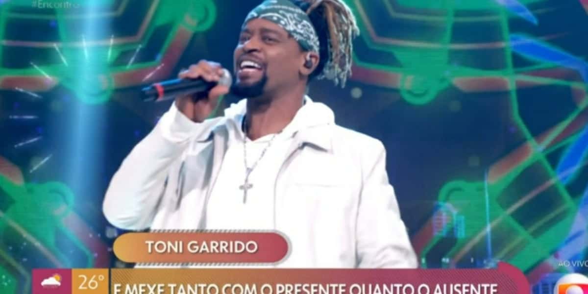 Toni Garrido cantou no "Encontro" (Foto: Reprodução/TV Globo)