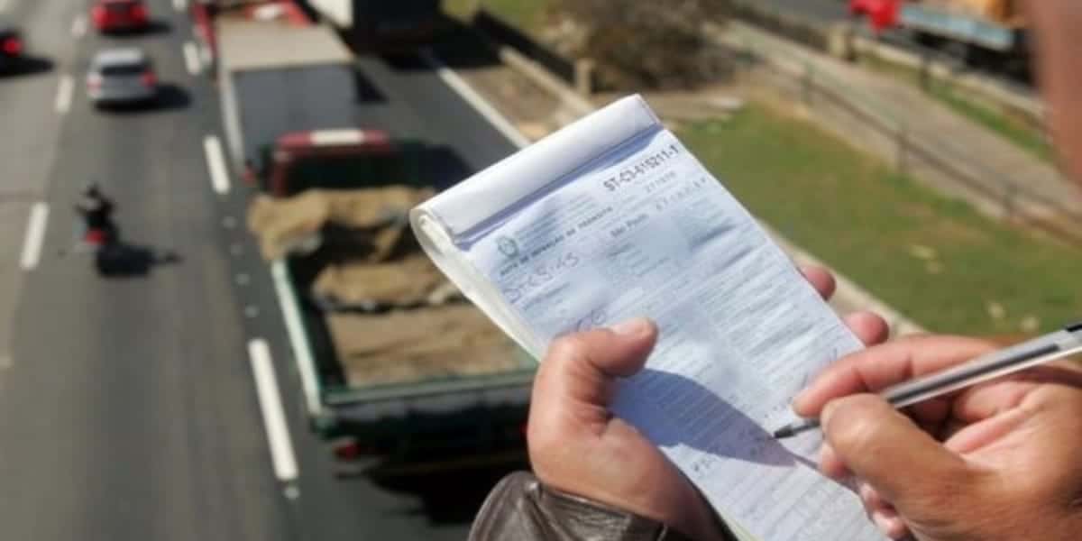 Nova lei de placas chega como bomba (Reprodução: Internet)
