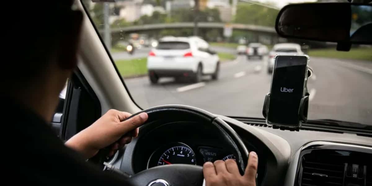 Motorista da Uber (Foto: Rebecca Maria/Agência O Globo)