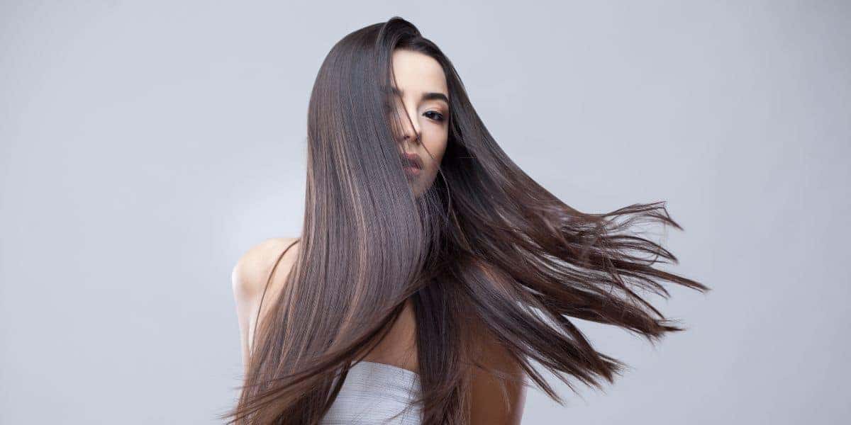 Deixar o cabelo secar naturalmente ajuda a manter escova progressiva (Foto: Divulgação)