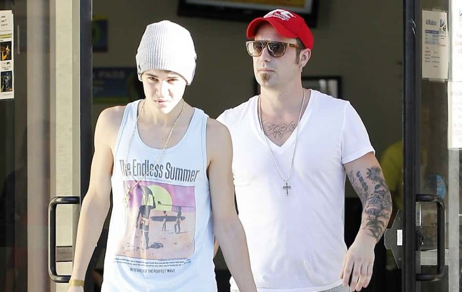 Exclusive…Justin and Jeremy Bieber Enjoy Some Father-Son Time at Sky High Sports