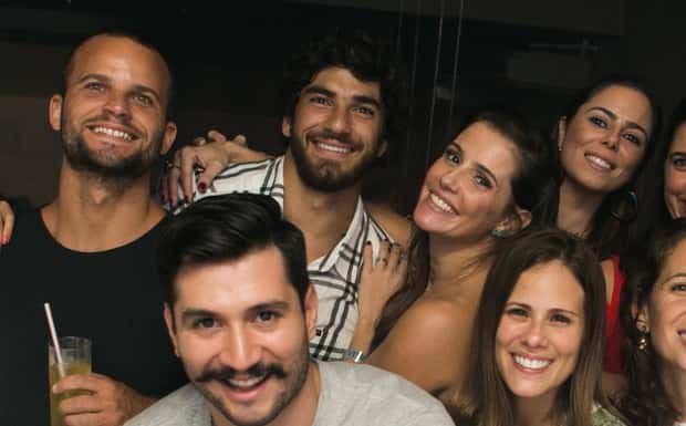 Deborah Secco com o marido Hugo Moura e amigos (Foto: Raphael Mesquisa)