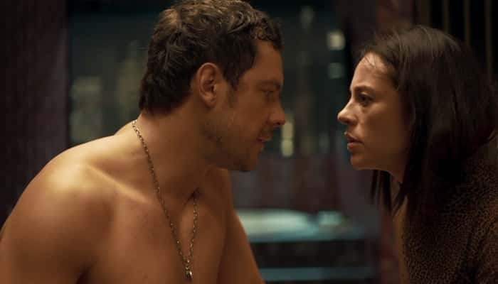 Chiclete (Sergio Guizé) e Vivi (Paolla Oliveira) em A Dona do Pedaço (Foto: Reprodução/Globo)