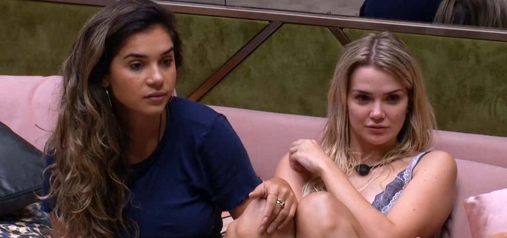 Gizelly e Marcela falaram sobre o possível casal que formariam no jogo (Foto: Divulgação)