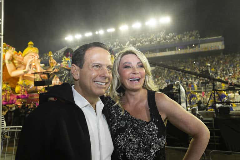 João Dória chegou com a esposa, Bia, no Carnaval de São Paulo - Foto: Reprodução
