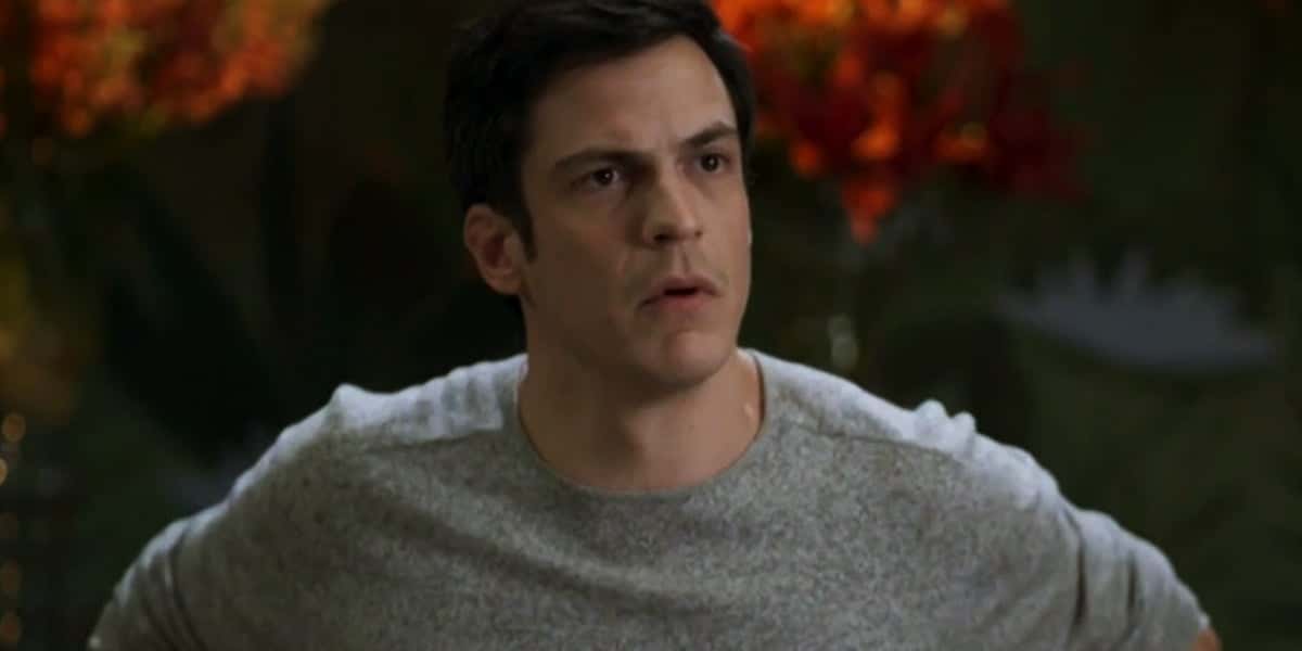 Eric (Mateus Solano) tem que correr atrás do prejuízo em Pega Pega (Foto: Reprodução/Globo)