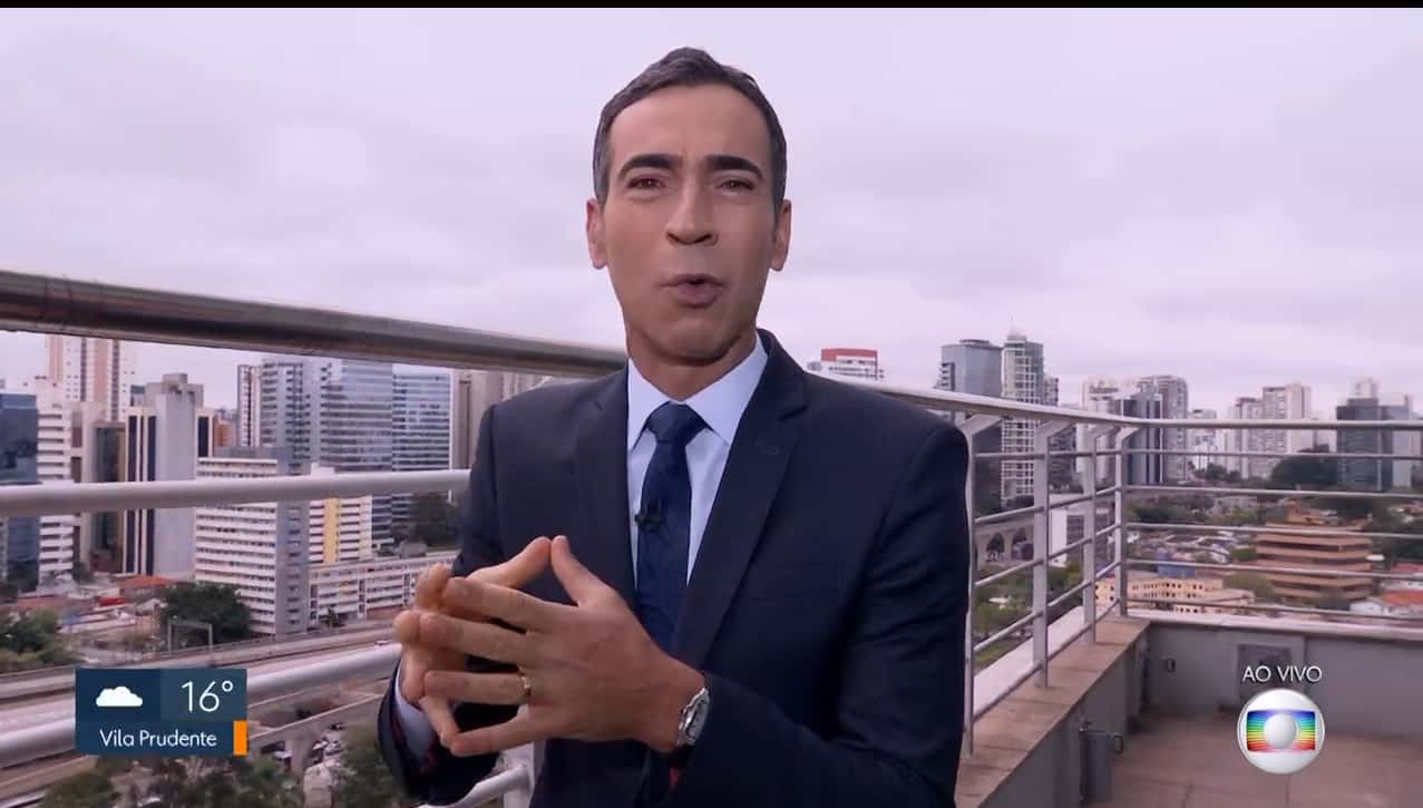 César Tralli do lado de fora dos estúdios Globo em São Paulo (Foto: Reprodução)