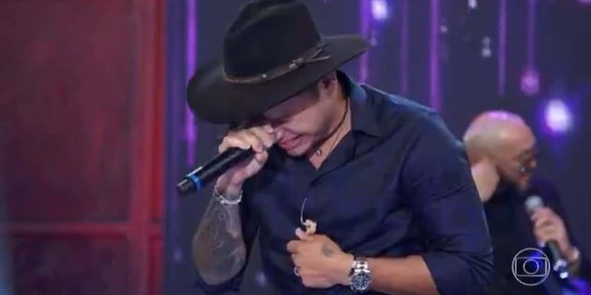 Tierry desabou ao cantar música com Marília Mendonça (Foto: Reprodução)