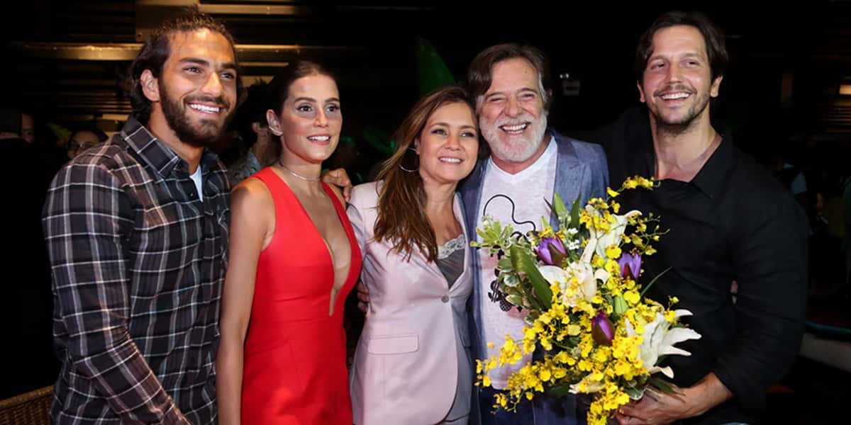 José de Abreu e Adriana Esteves atuaram juntos na novela 'Avenida Brasil' (Foto: AgNews)