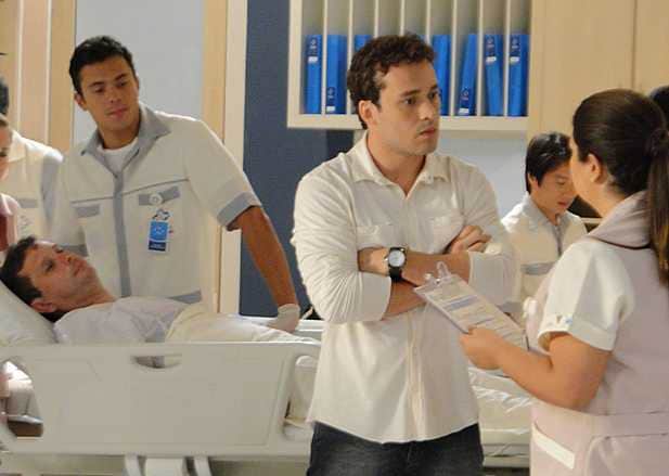 Daniel tira satisfações com Perséfone (Foto: TV Globo) Daniel tira satisfações com Perséfone (Foto: TV Globo)