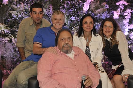 Aquele Beijo - Miguel Falabella , Leandro Neri , Cinha de Paula , Roberto Talma e Tande (Foto: TV Globo / João Cotta) Aquele Beijo - Miguel Falabella , Leandro Neri , Cinha de Paula , Roberto Talma e Tande (Foto: TV Globo / João Cotta)