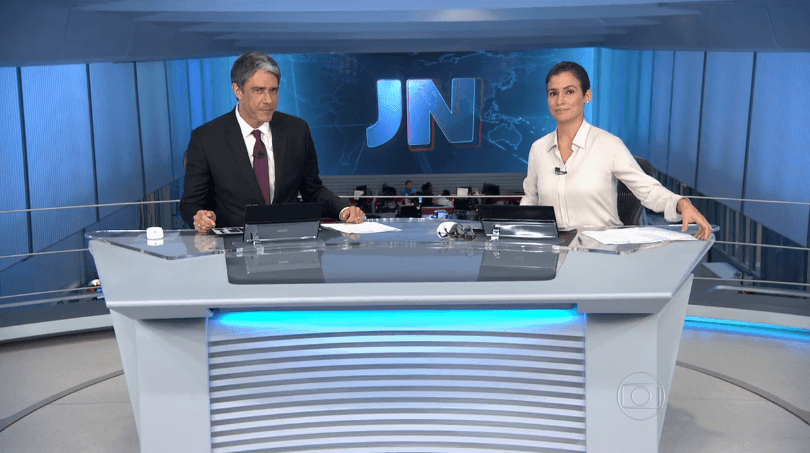 William Bonner e Renata Vasconcellos no comando do "JN" de ontem (17) (Foto: Reprodução/Globo) William Bonner e Renata Vasconcellos no comando do "JN" de ontem (17) (Foto: Reprodução/Globo)